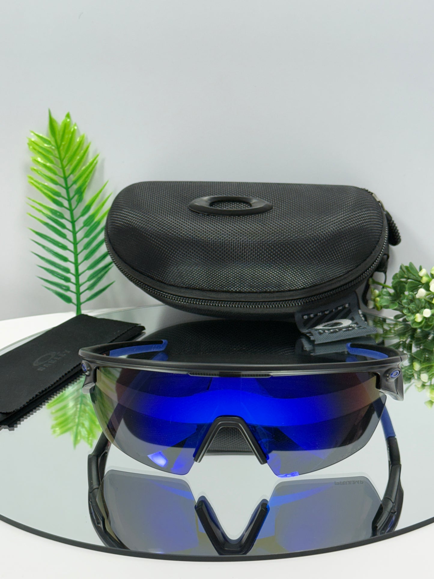Oakley Sphaera Sports ( Blue & Black  )
