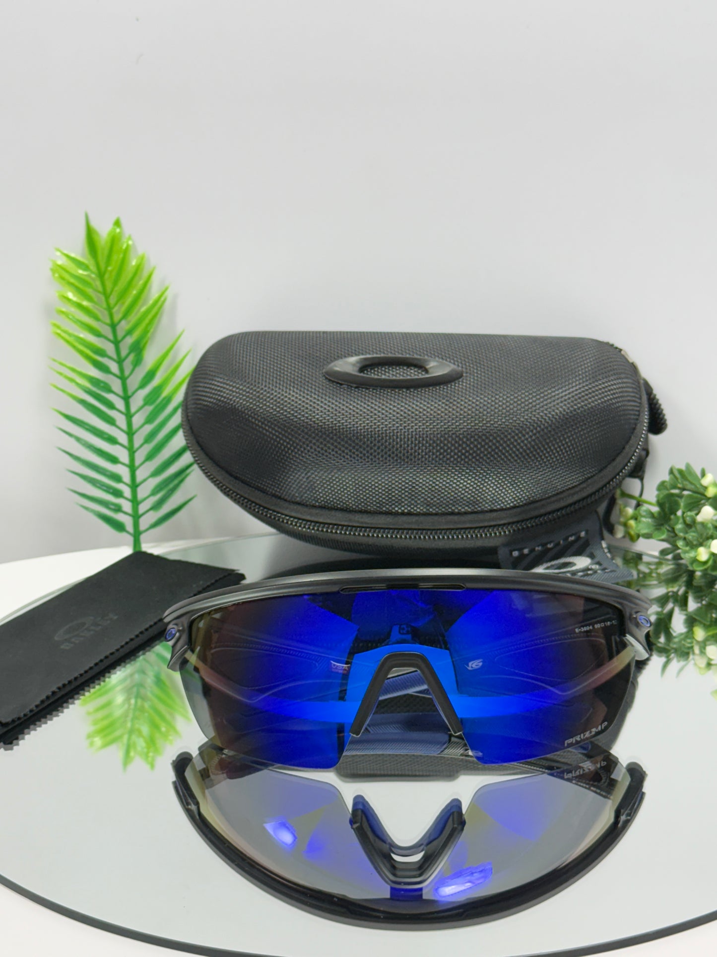 Oakley Sphaera Sports ( Blue & Black  )