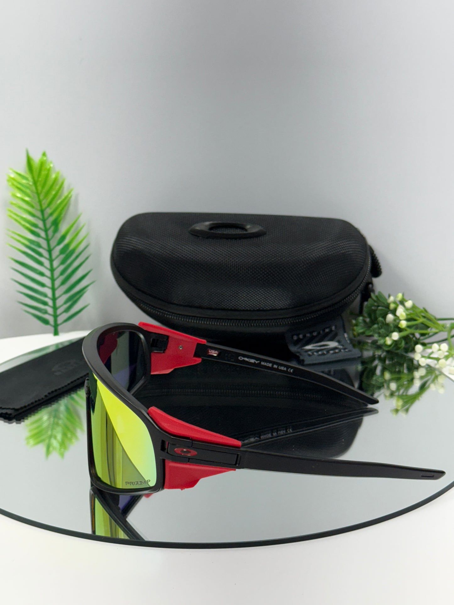 Latch Panel ( Red Mirror & Black )