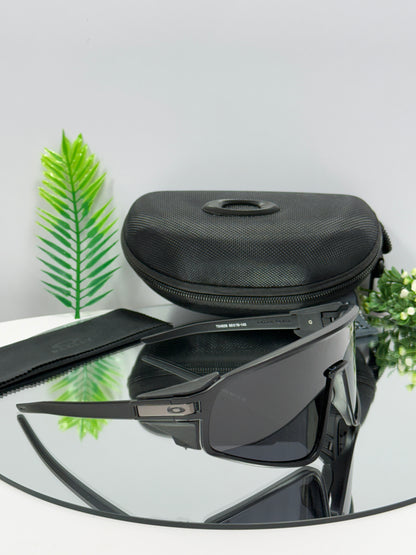 Latch Panel ( Black & Black )