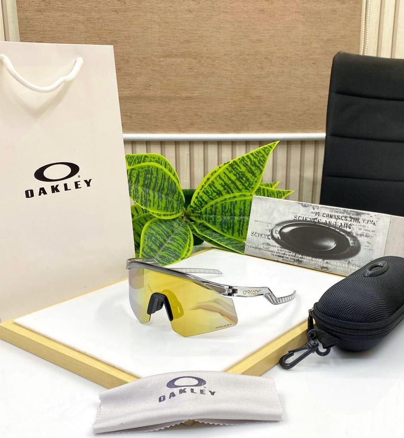 Oakley Hydra Sports  (  Gold Prizm & Clear) 🕶️