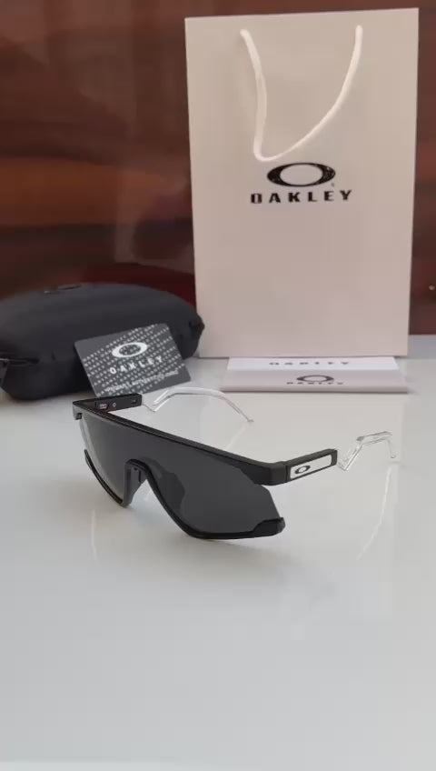 Oakley Bxtr Sports (Black & Clear )